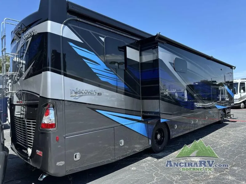 2026 Fleetwood Discovery LXE 40M - Photo 3