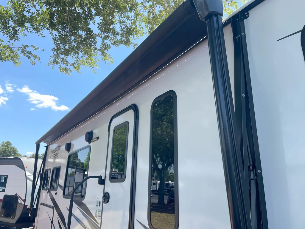 2023 Coachmen Freedom Express Ultra Lite 274RKS, Photos photo 28