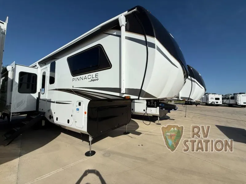 2026 Jayco Pinnacle 32RLTS - Photo 2