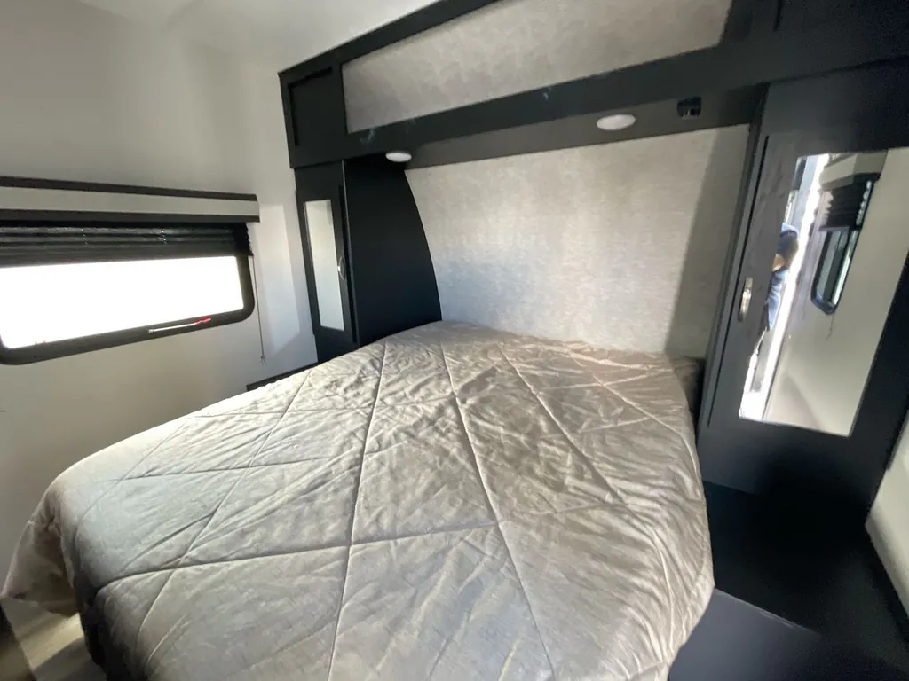2023 Coachmen Freedom Express Select 29SE, Photos photo 17