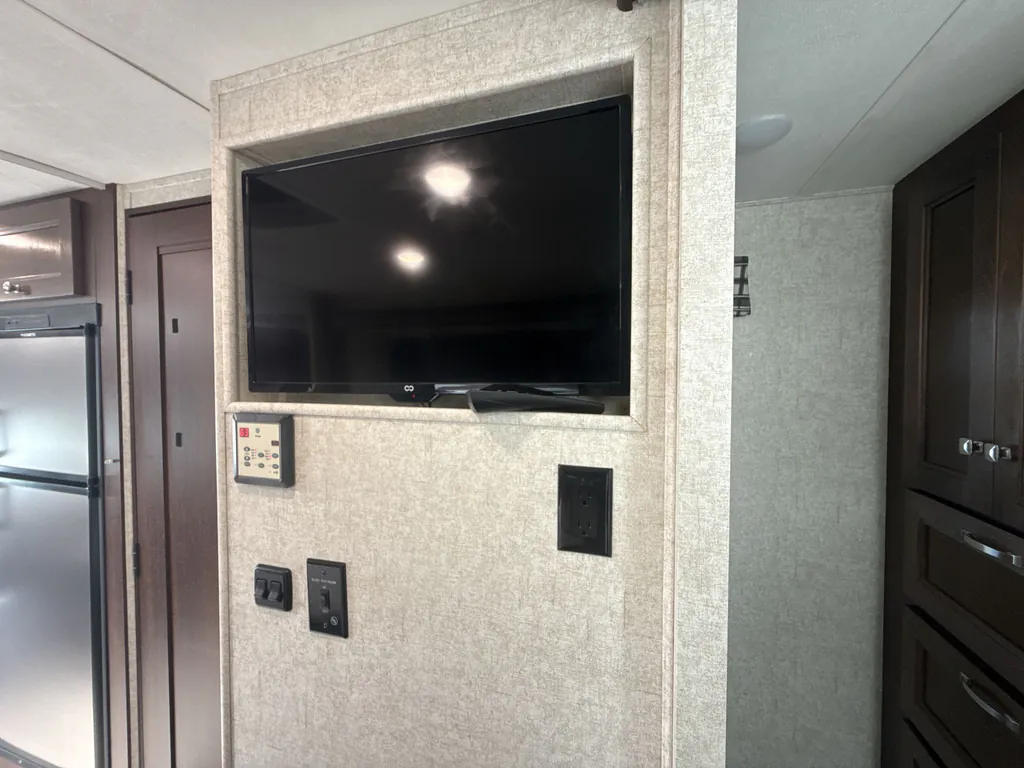 2019 Forest River Sunseeker 2440DS, Photos photo 17