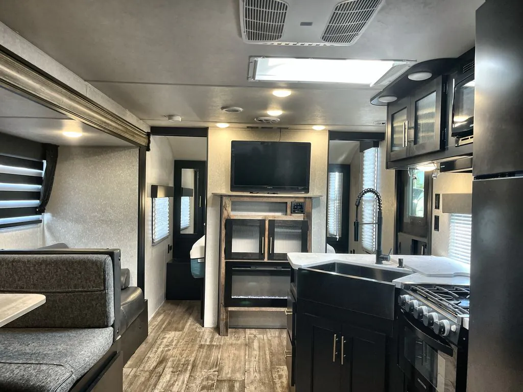 2022 Forest River Cherokee Grey Wolf 26DBH