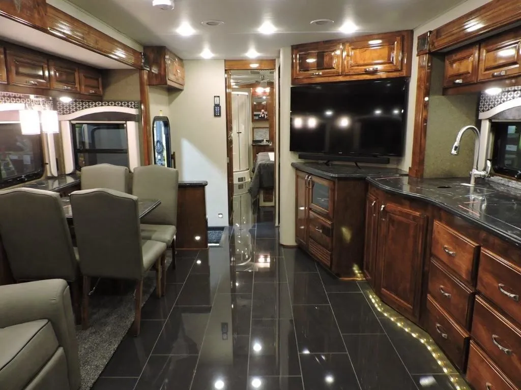 2019 Renegade RV Verona LE 40LRB - Photo 3