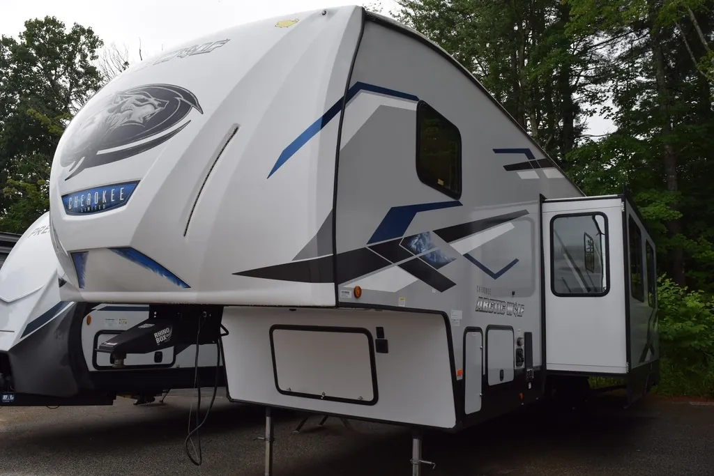 2023 Forest River Cherokee Arctic Wolf 321BH - Photo 3