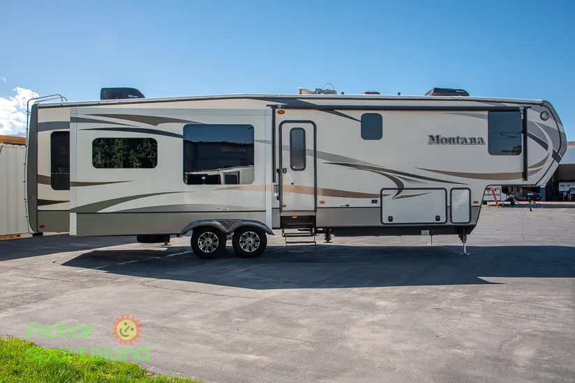 2016 Keystone Montana 3582RL - Photo 2