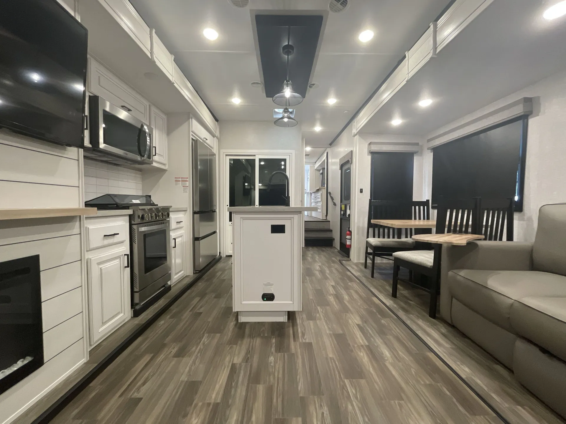 2024 Highland Ridge Open Range 379FBS — living area main