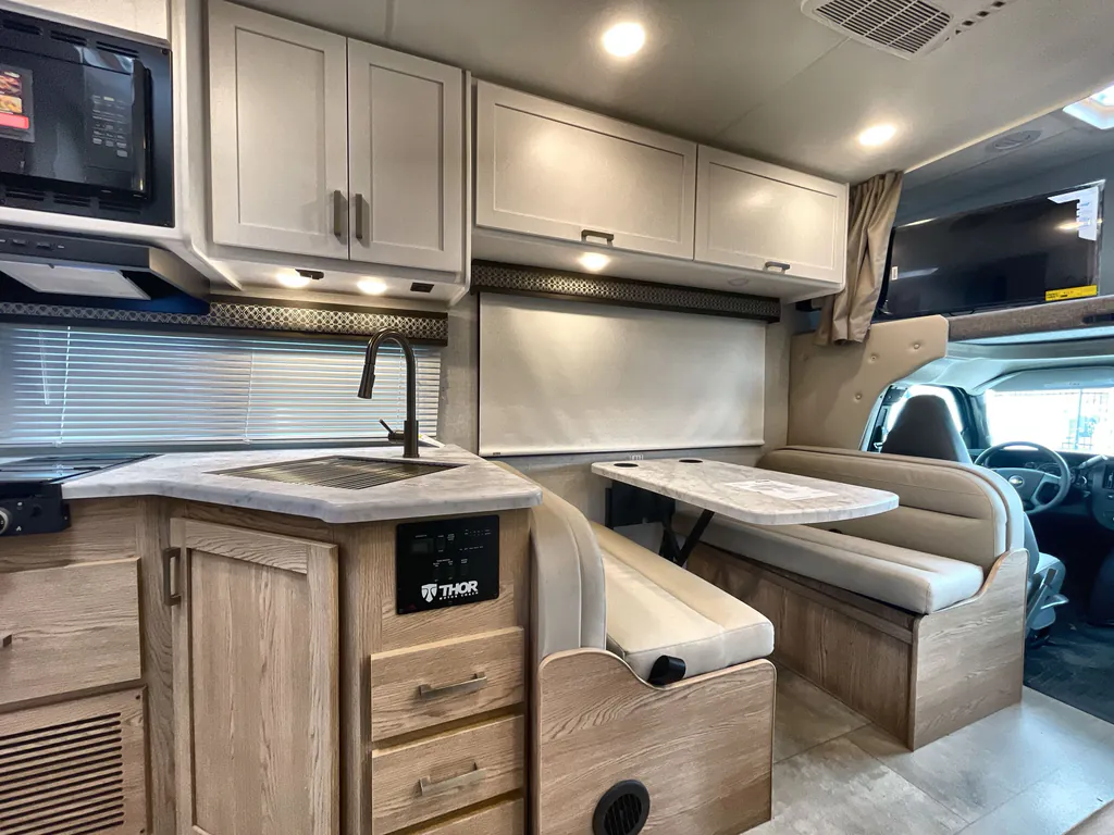 2026 Thor Motor Coach Freedom Elite 28HZ, Photos photo 4