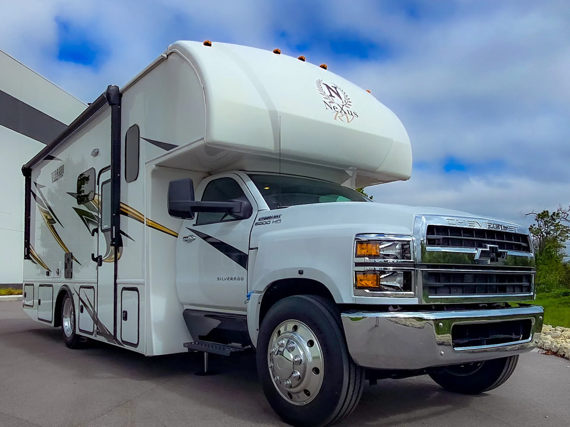 2025 Nexus Verrado 30S - Photo 2