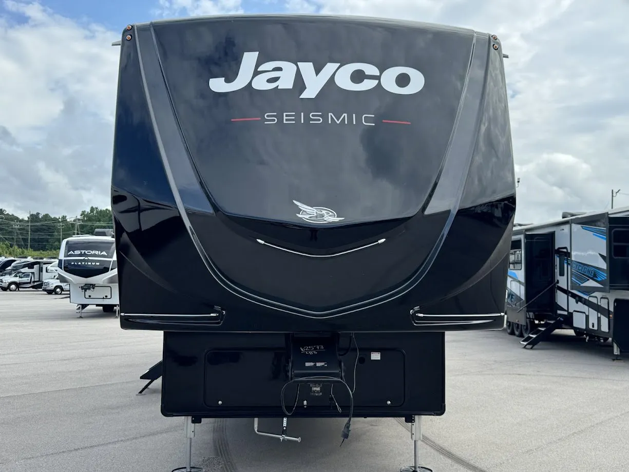 2026 Jayco Seismic 413 - Photo 3