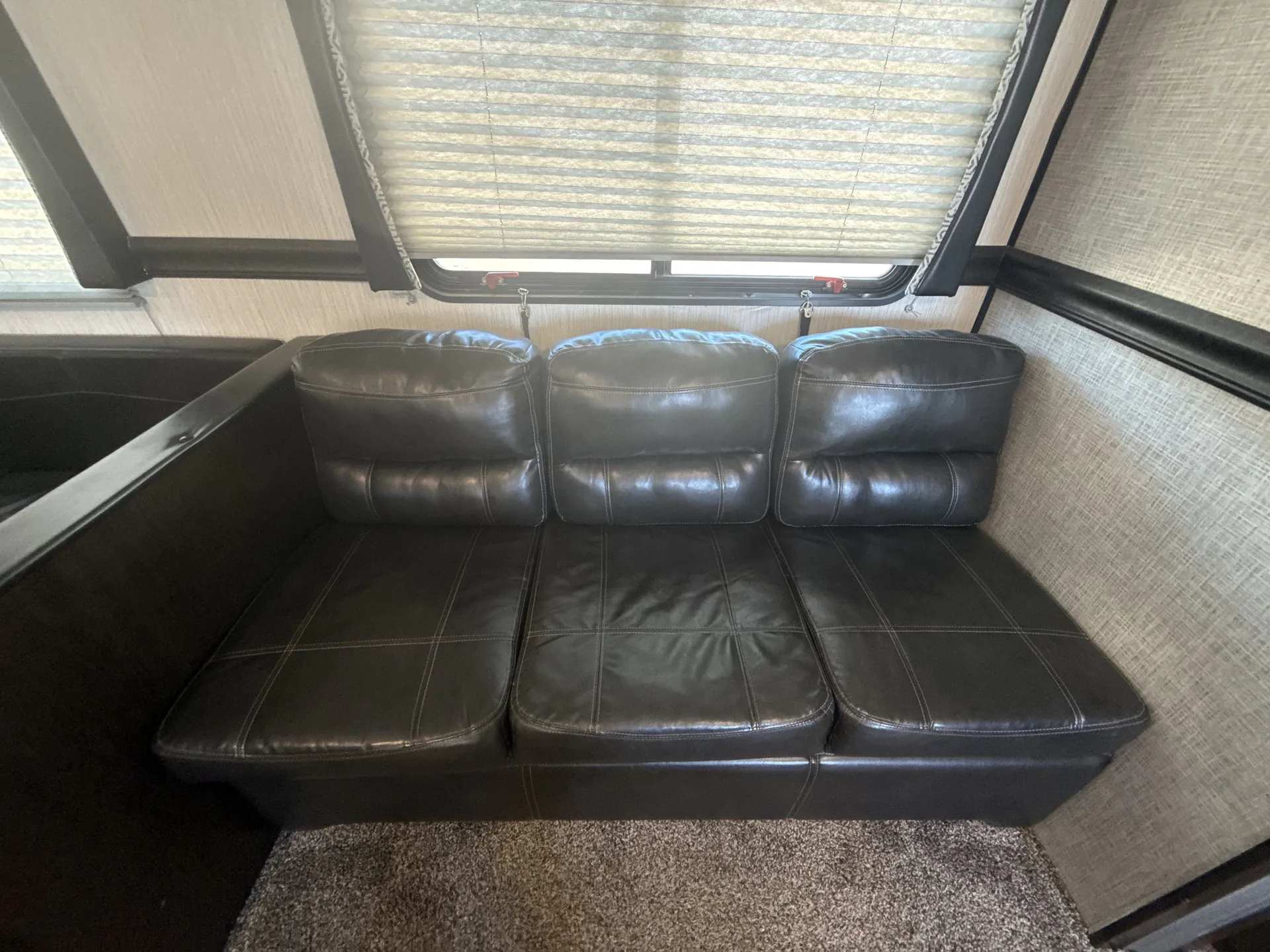 2021 Heartland Pioneer RK280 — living area main