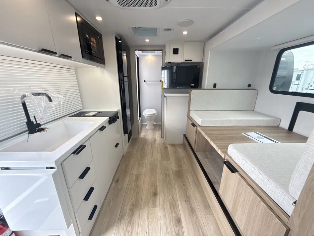 2027 Winnebago Micro Minnie 2108DS, Photos photo 2