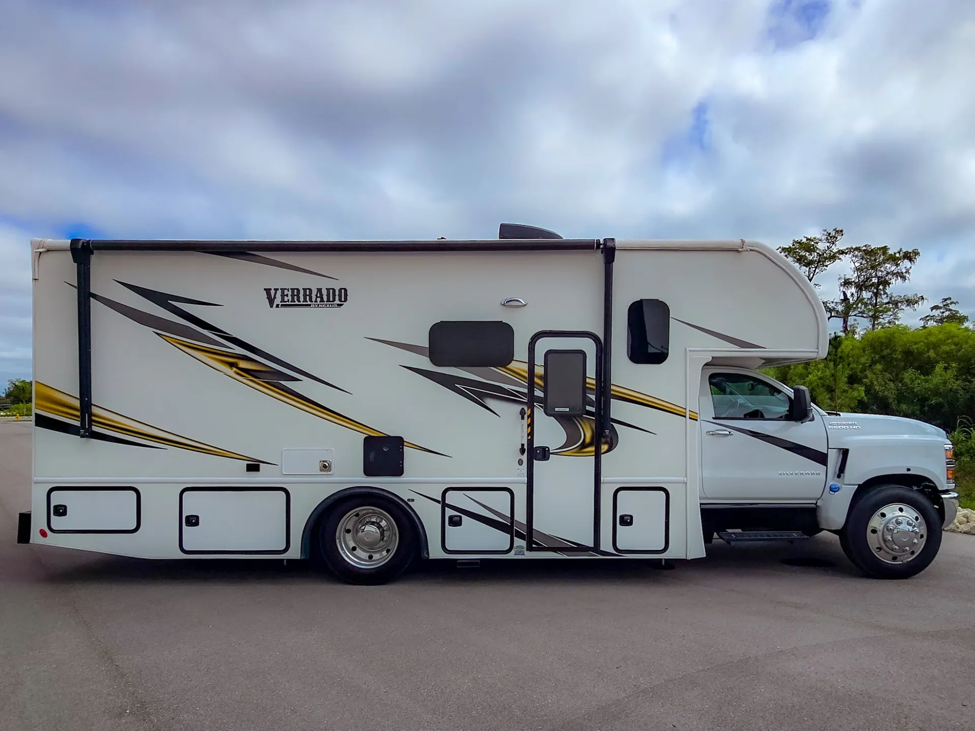 2025 Nexus Verrado 30S - Photo 3