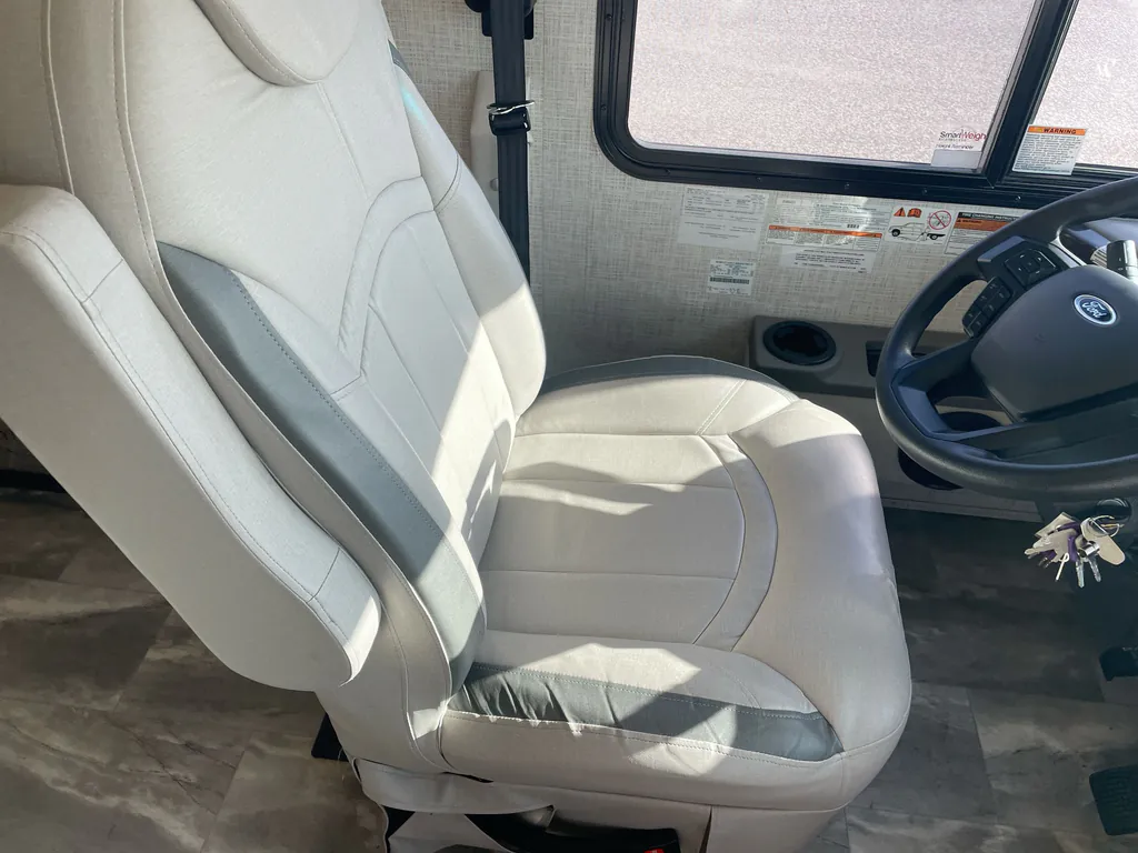2023 Thor Motor Coach Challenger 35MQ, Photos photo 38