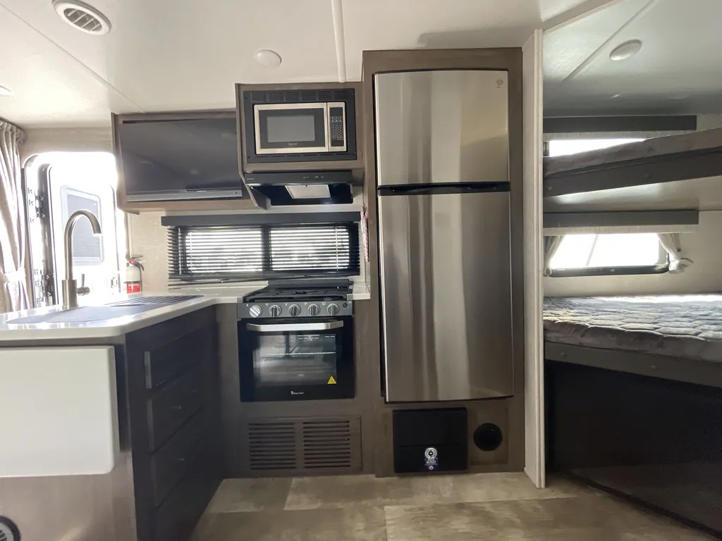 2023 Forest River Flagstaff Micro Lite 25BRDS, Photos photo 8