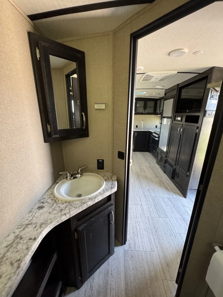 2019 Grand Design Imagine 2800BH, Photos photo 17