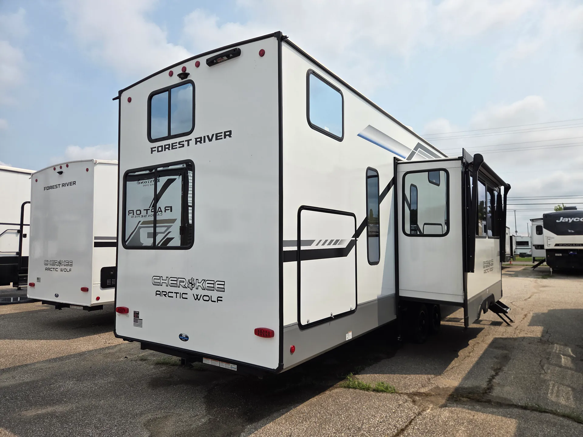 2025 Forest River Cherokee Arctic Wolf 331BH - Photo 4