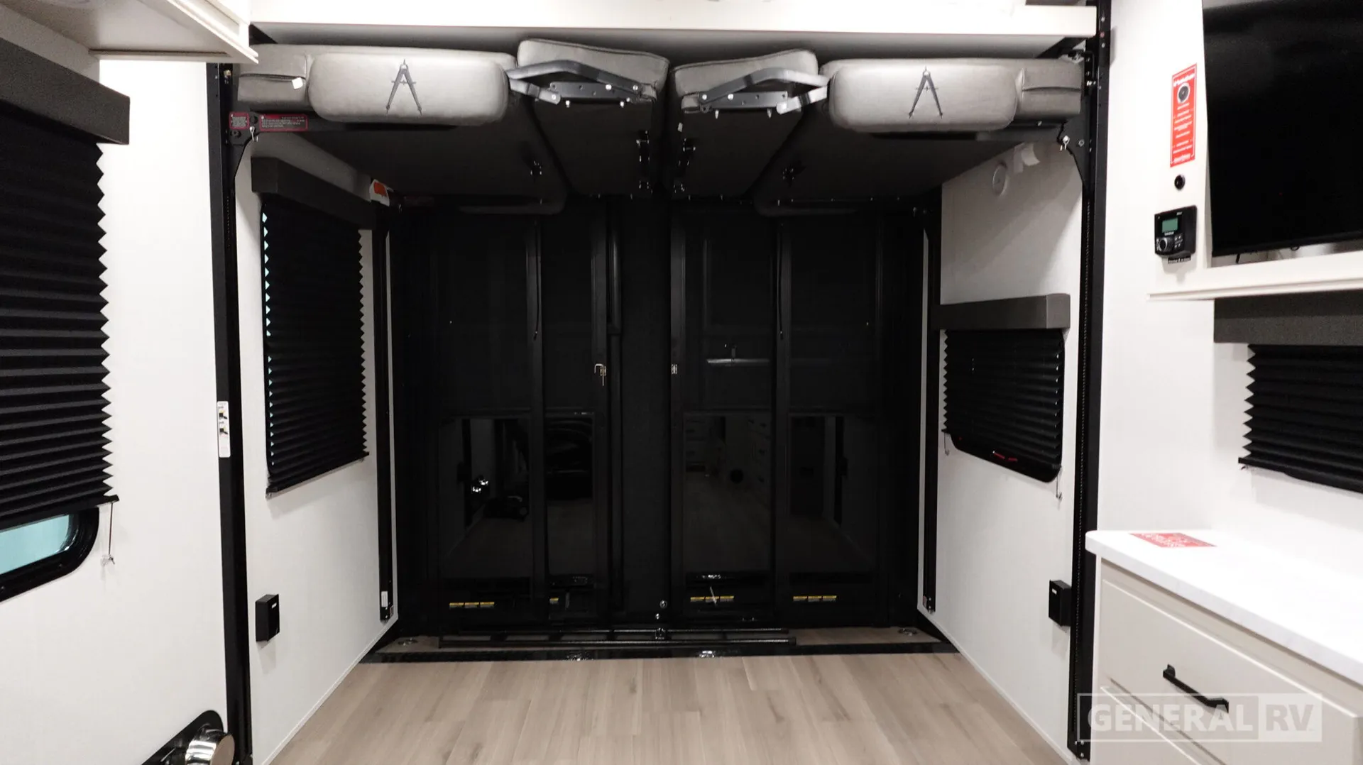 2026 Grand Design Momentum G-Class 27G - Photo 3