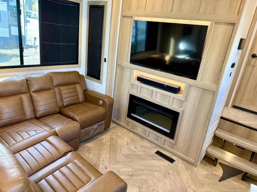 2025 Keystone Raptor 433, Photos photo 18