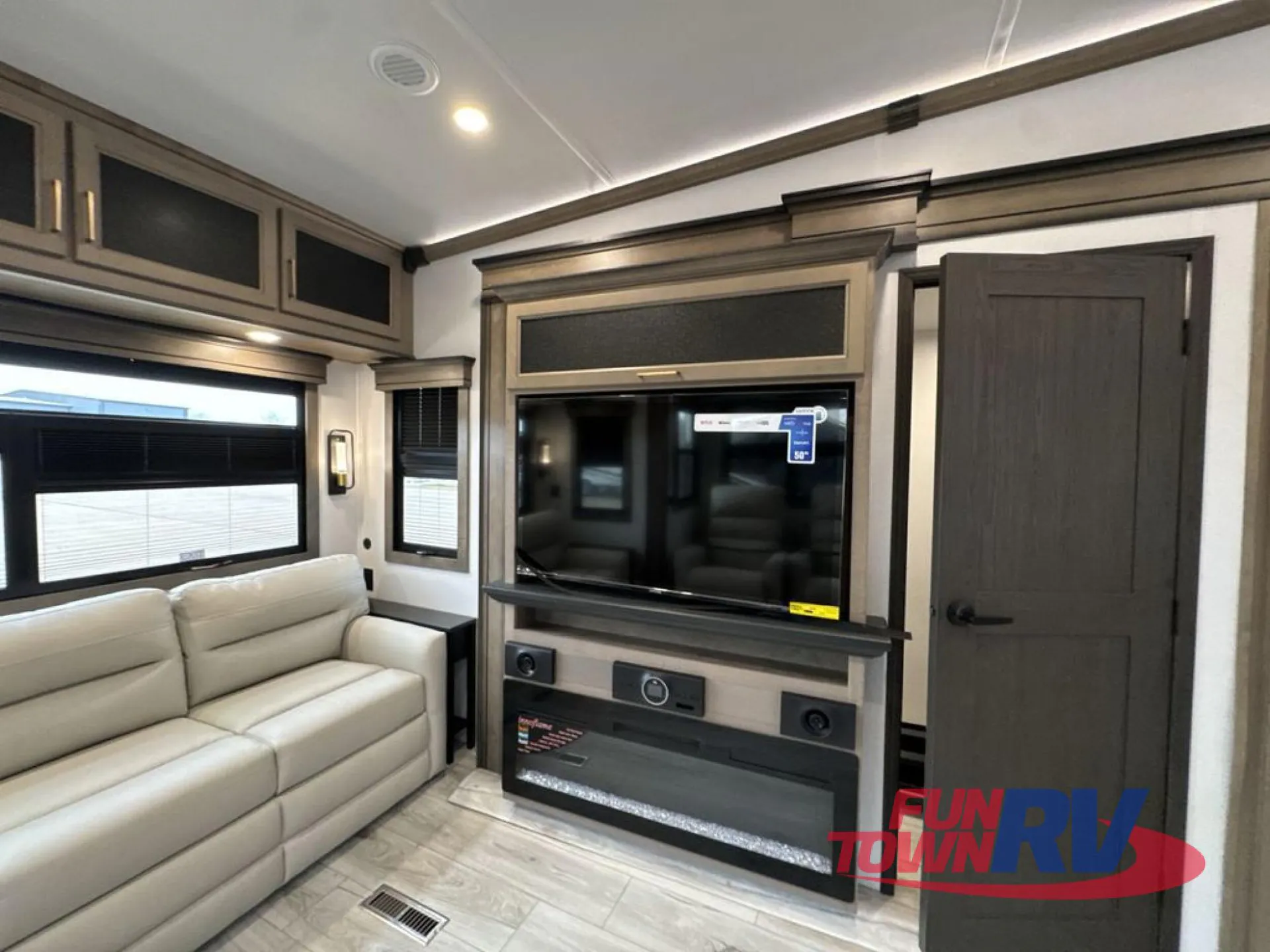 2025 Keystone Montana 3623EB - Photo 4