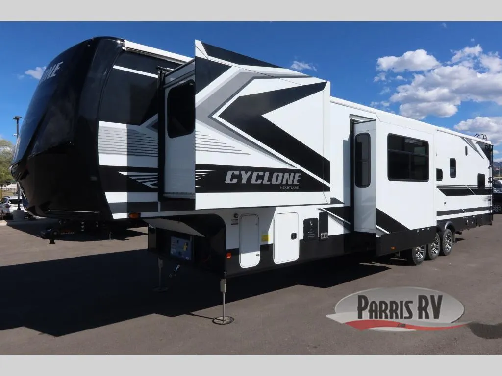 2026 Heartland Cyclone 3913 - Photo 3