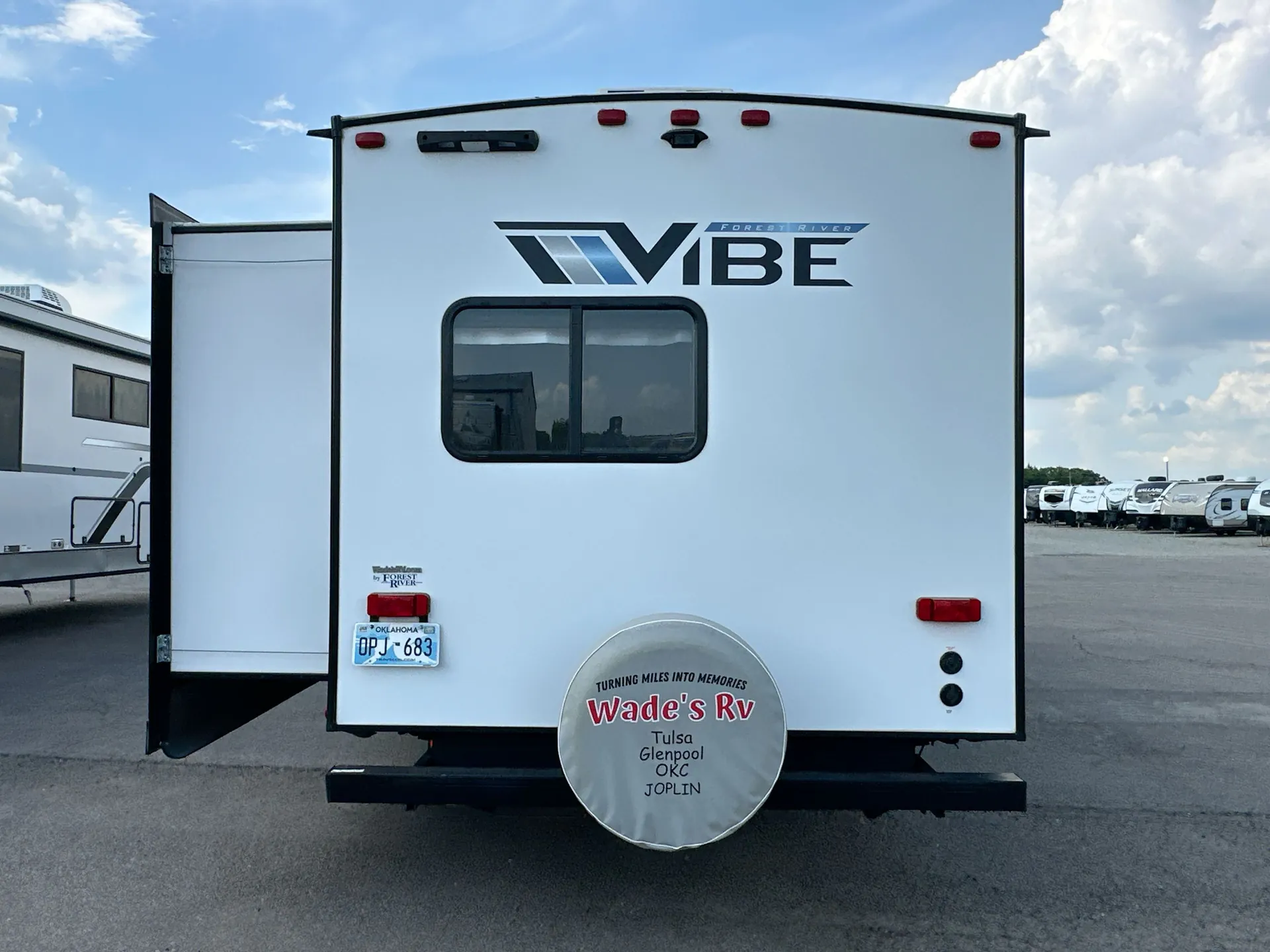 2023 Forest River Vibe 32BH — off campside