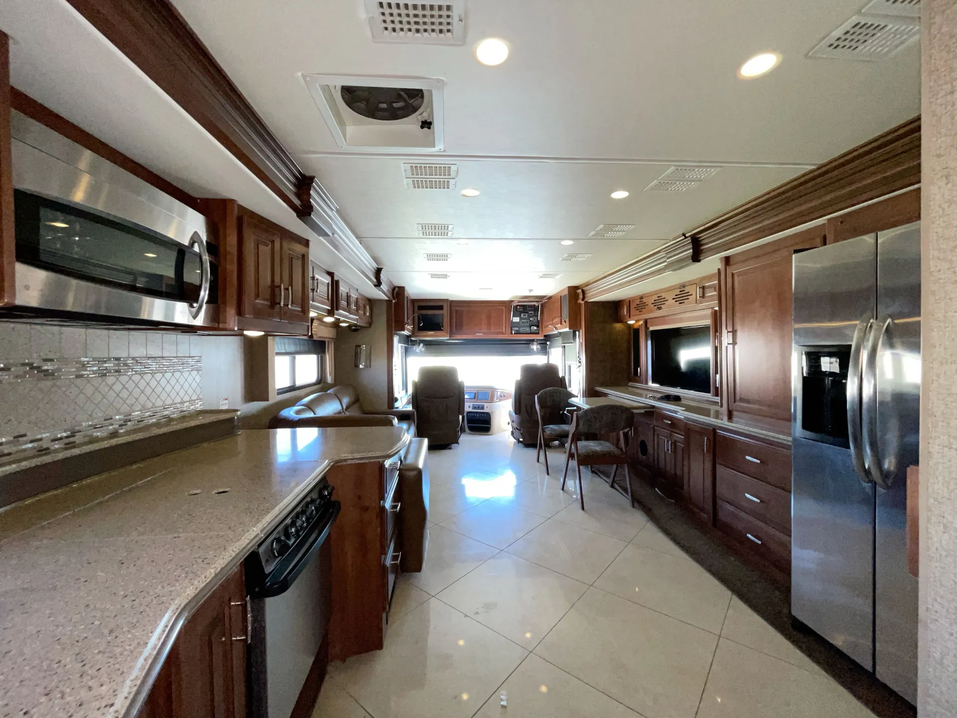 2014 Fleetwood Discovery 40E — living area main