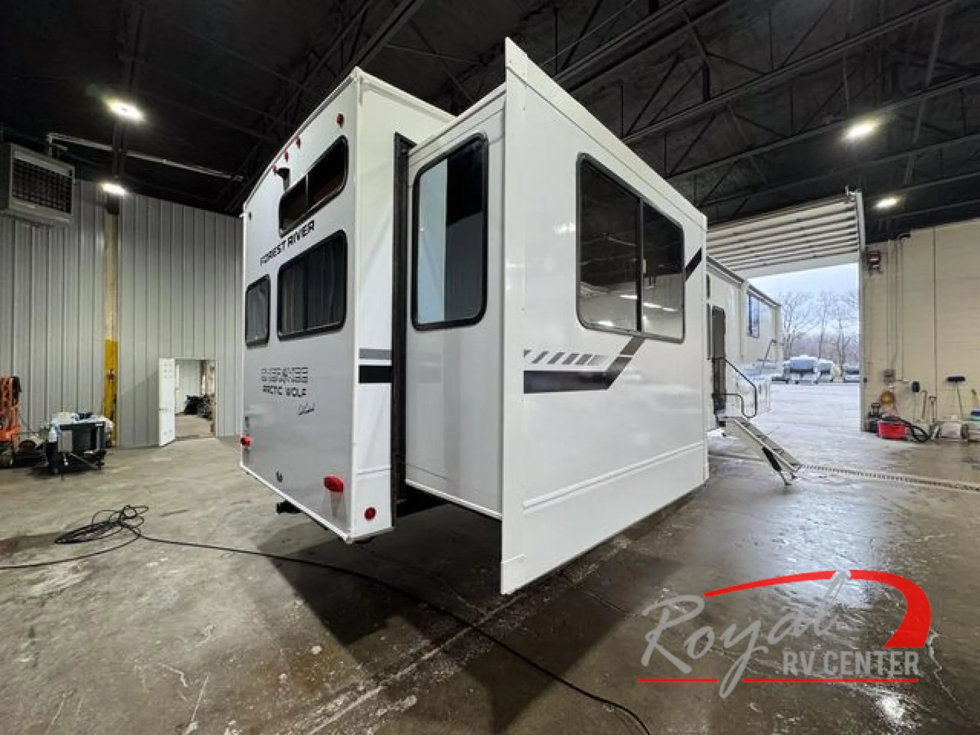 2026 Forest River Cherokee Arctic Wolf 38LEAHG - Photo 4
