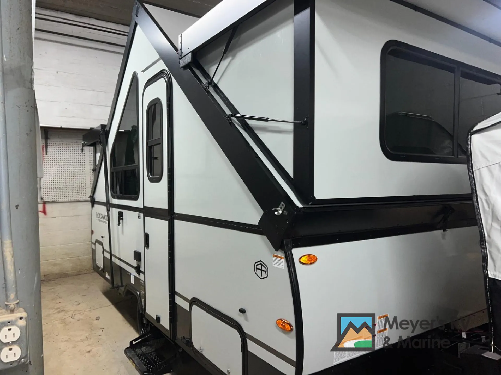 2026 Forest River Rockwood Hardside Series A121FD - Photo 2