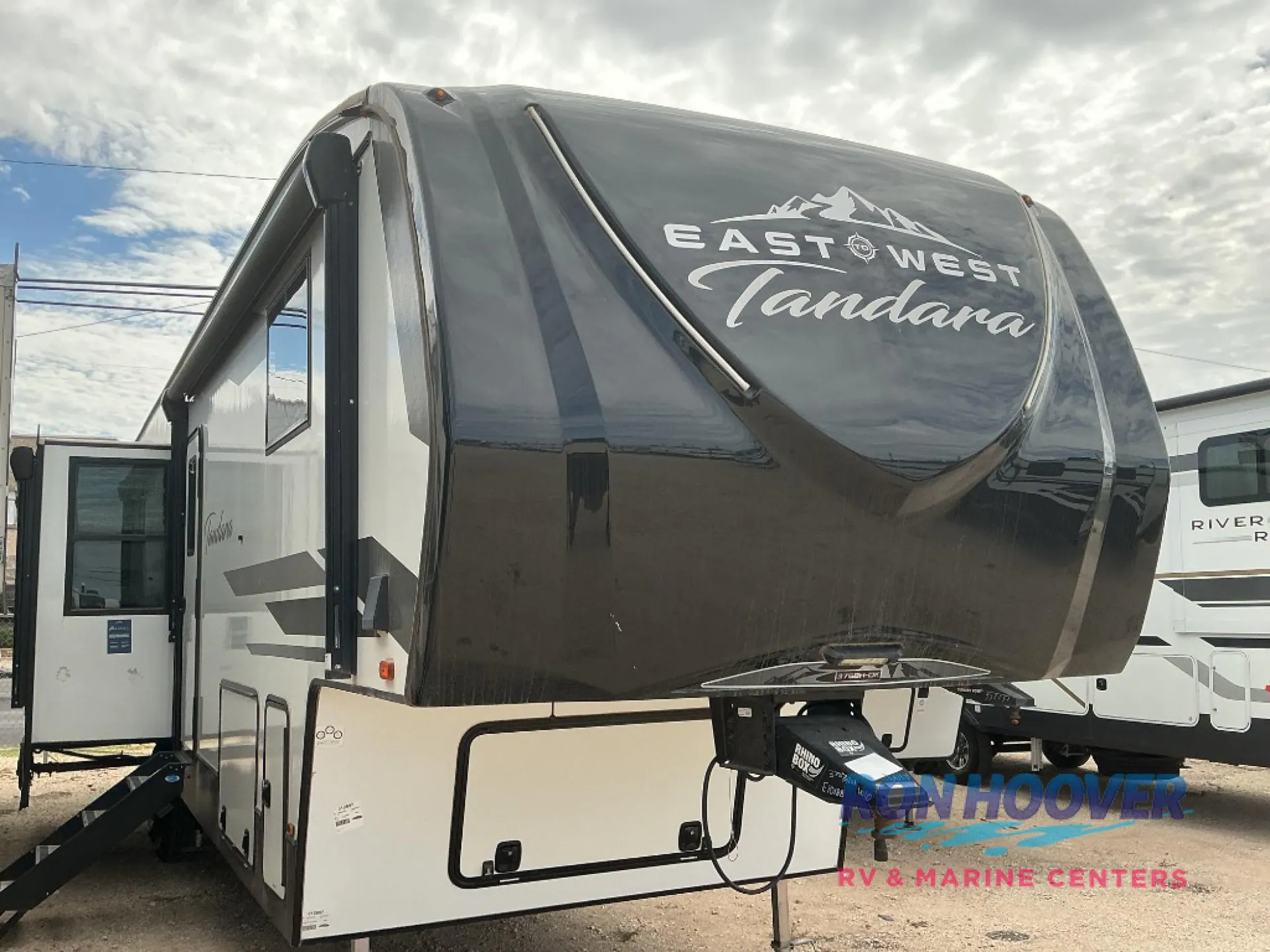 2024 East to West Tandara 375BH-OK - Photo 3