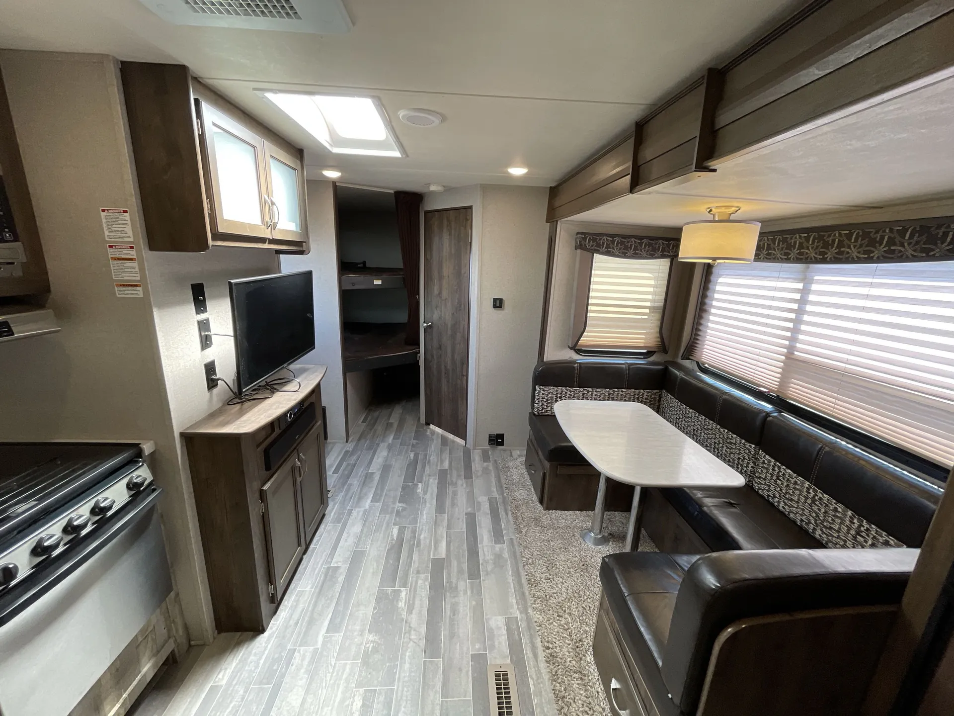 2018 Dutchmen Aerolite 2573BH — living area main