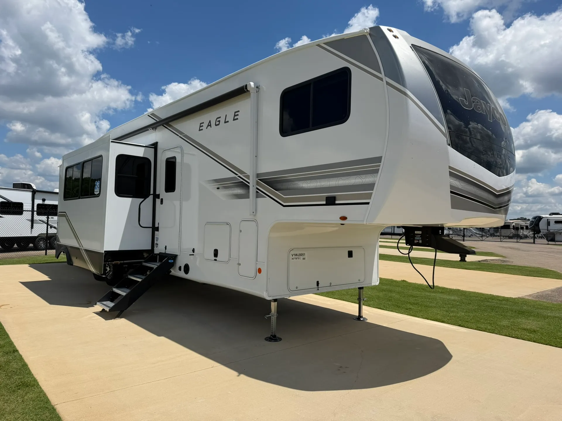 2027 Jayco Eagle 367TBTS - Photo 2