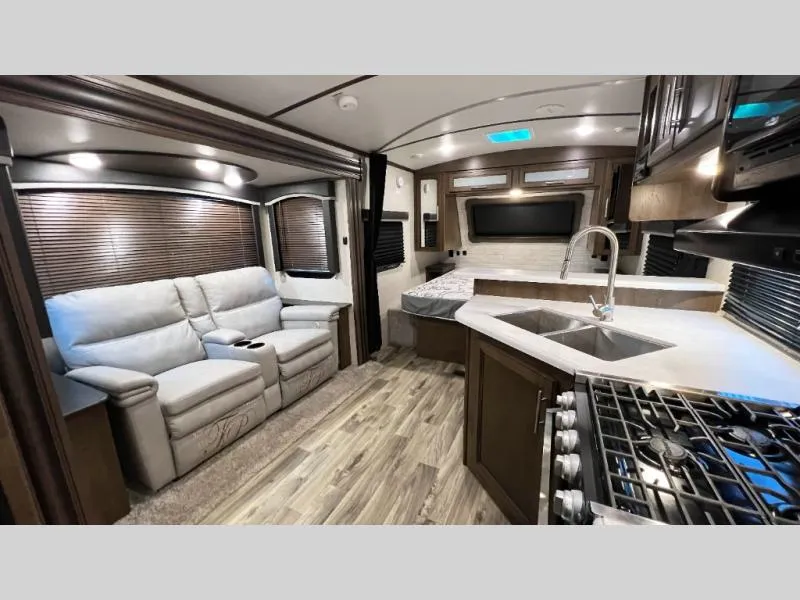 2020 Keystone RV Cougar Half-Ton 22RBS - Photo 4