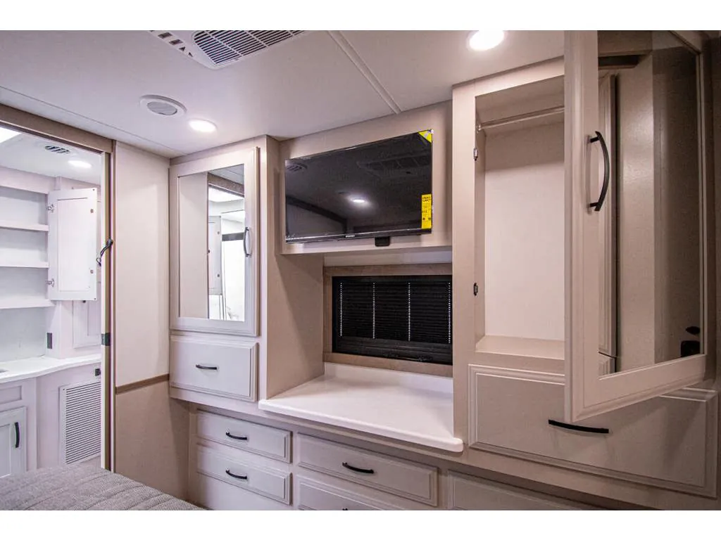 2027 Entegra Coach Emblem 36U, Photos photo 32