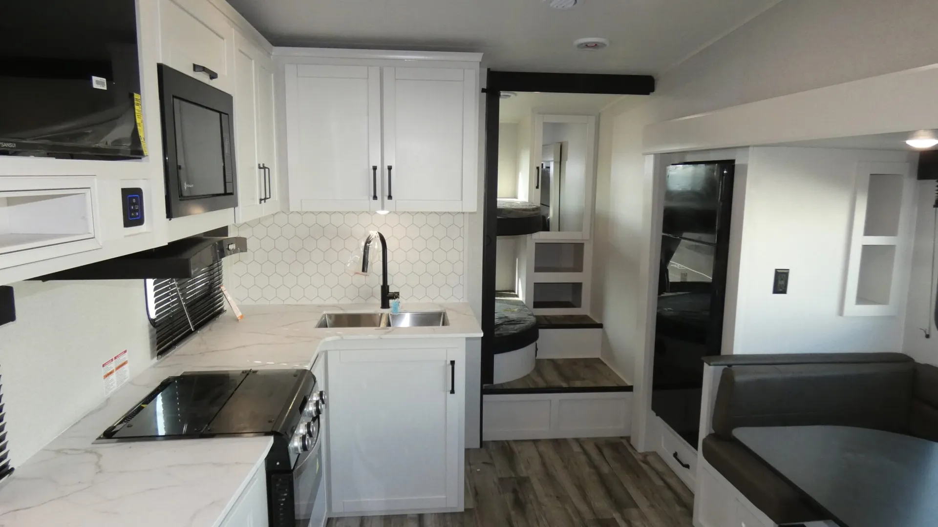 2026 Highland Ridge RV Roamer Light Duty 28DBSS - Photo 3