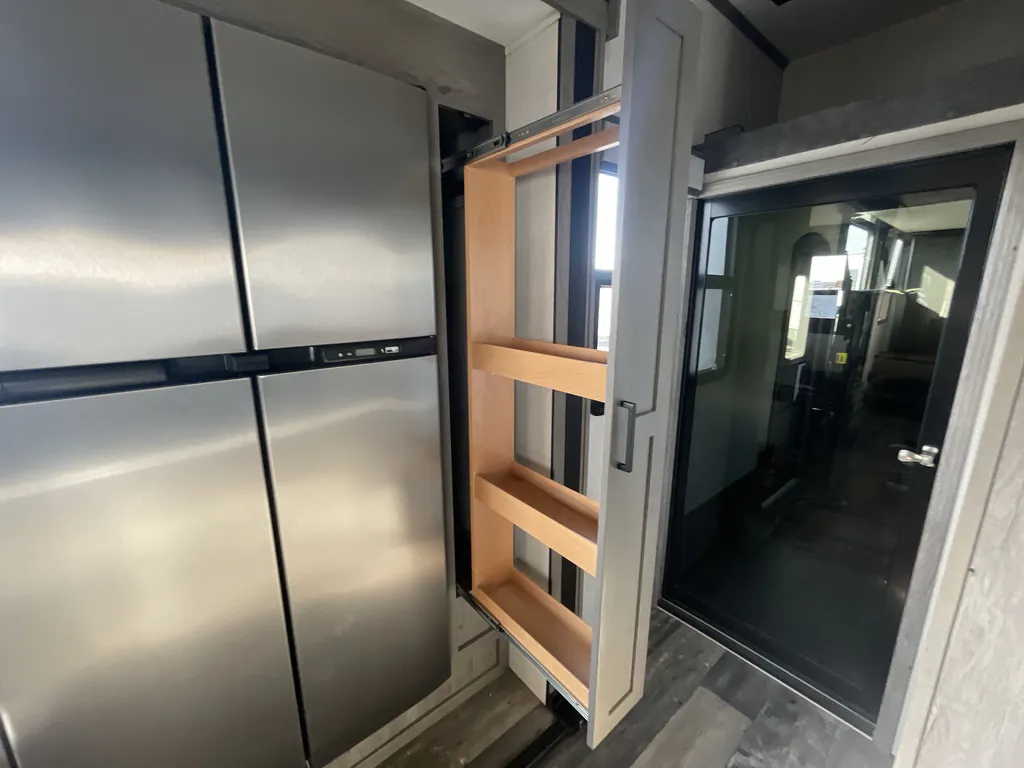 2021 Keystone Raptor 413, Photos photo 13