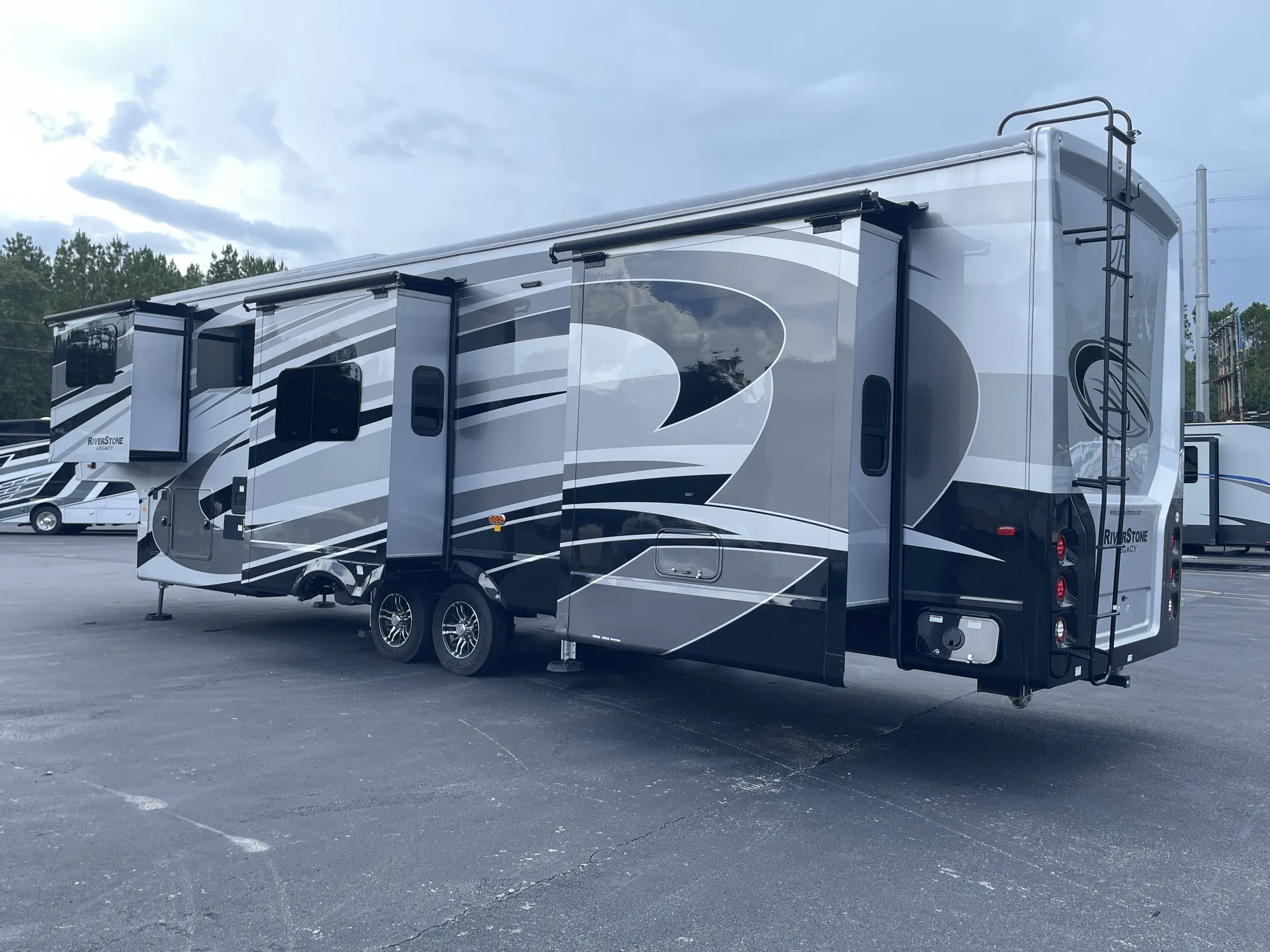2023 Forest River RiverStone 391FSK — off campside
