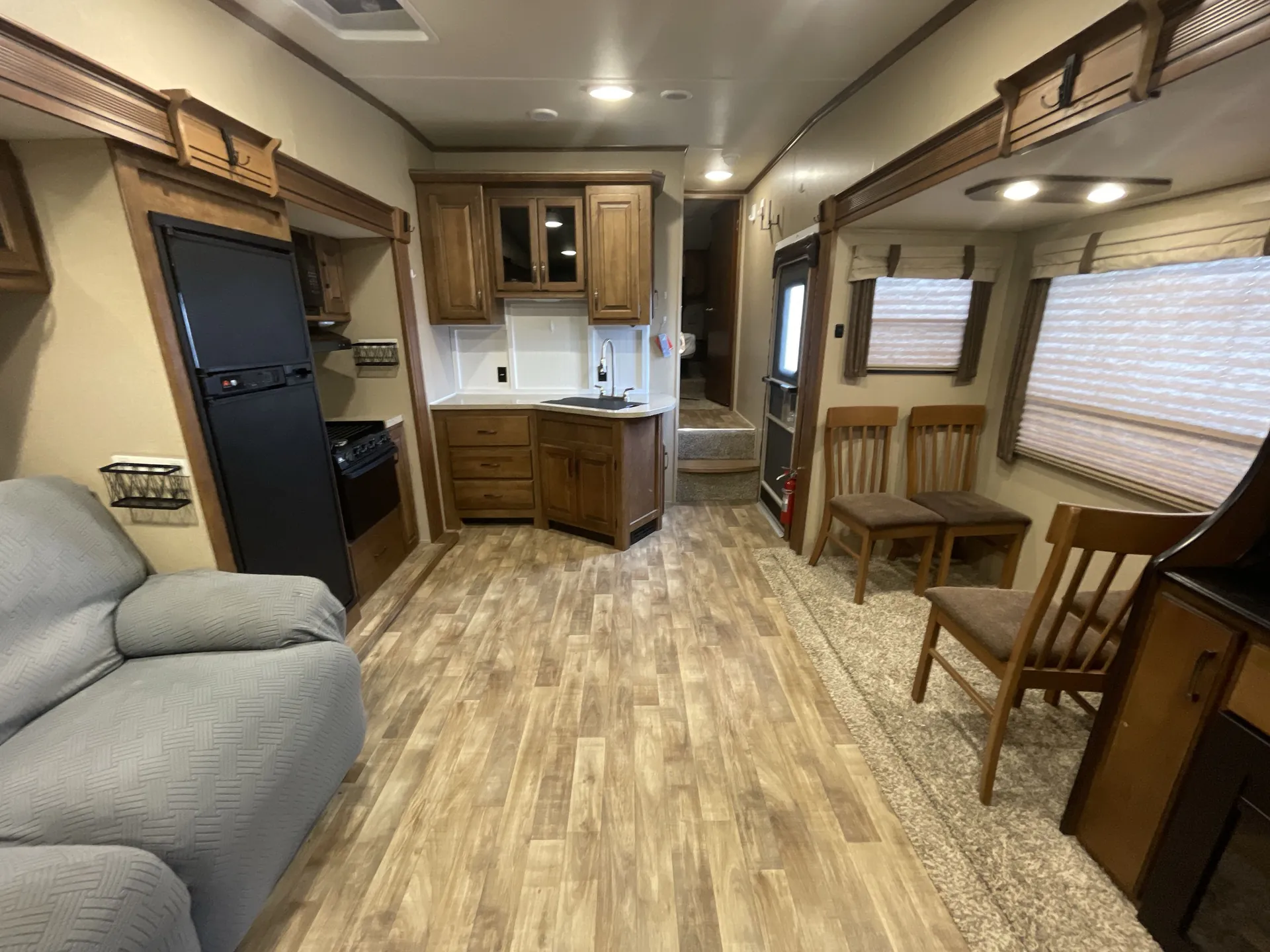 2016 Grand Design Reflection 27RL — living area main