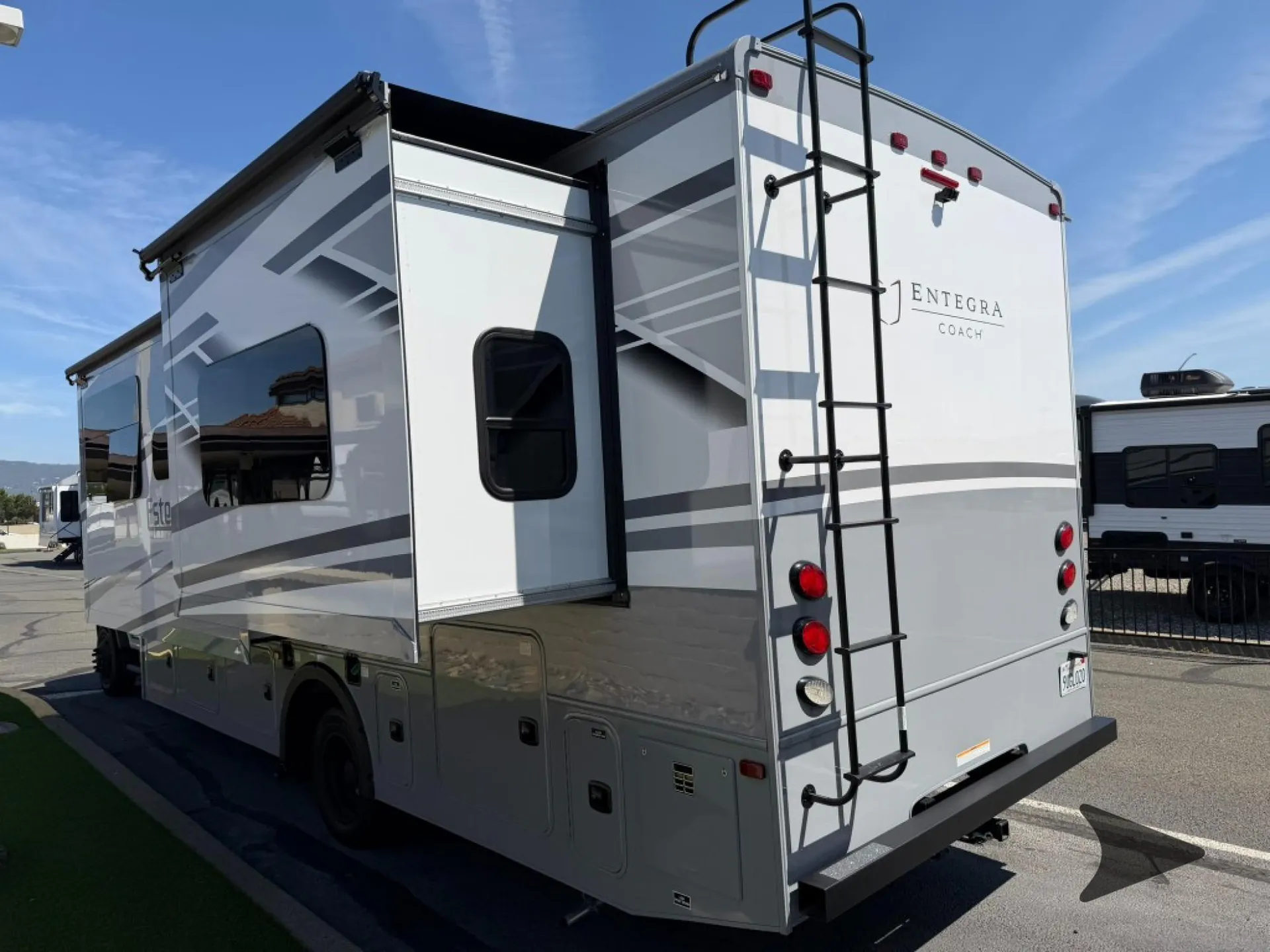 2025 Entegra Coach Esteem XL 32U - Photo 4