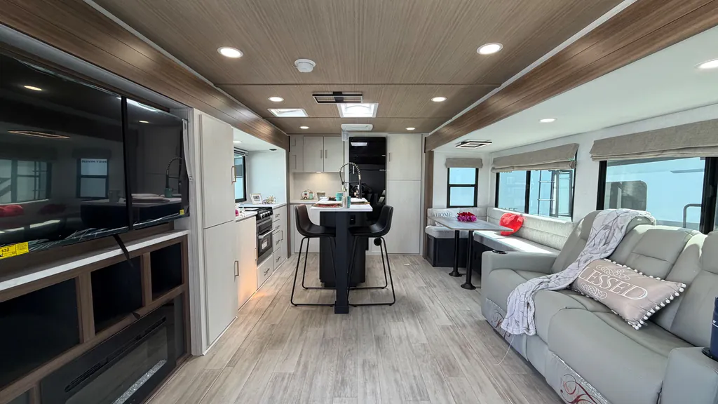 2026 Forest River Vibe 3400XL, Photos photo 2