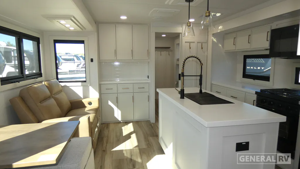 2027 Brinkley Model Z AIR 315, Photos photo 2