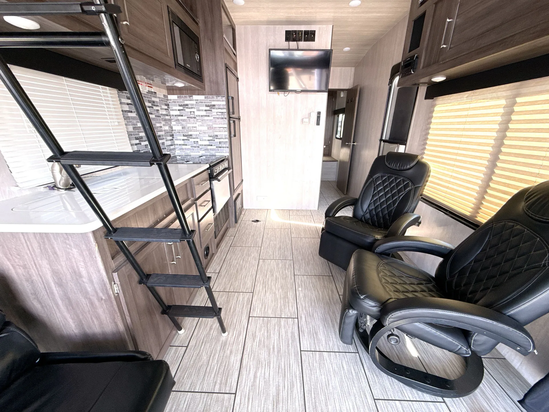 2022 Genesis Supreme Wanderer 24FSWL - Photo 3