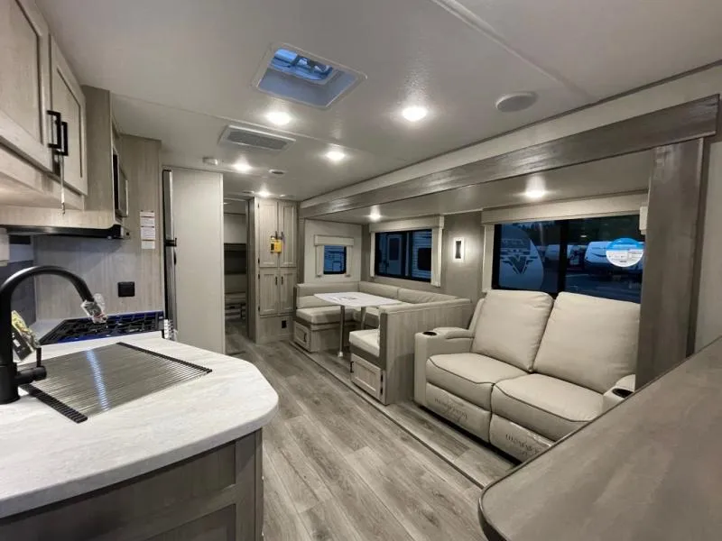 2026 Coachmen Catalina Legacy Edition 293QBCK - Photo 4