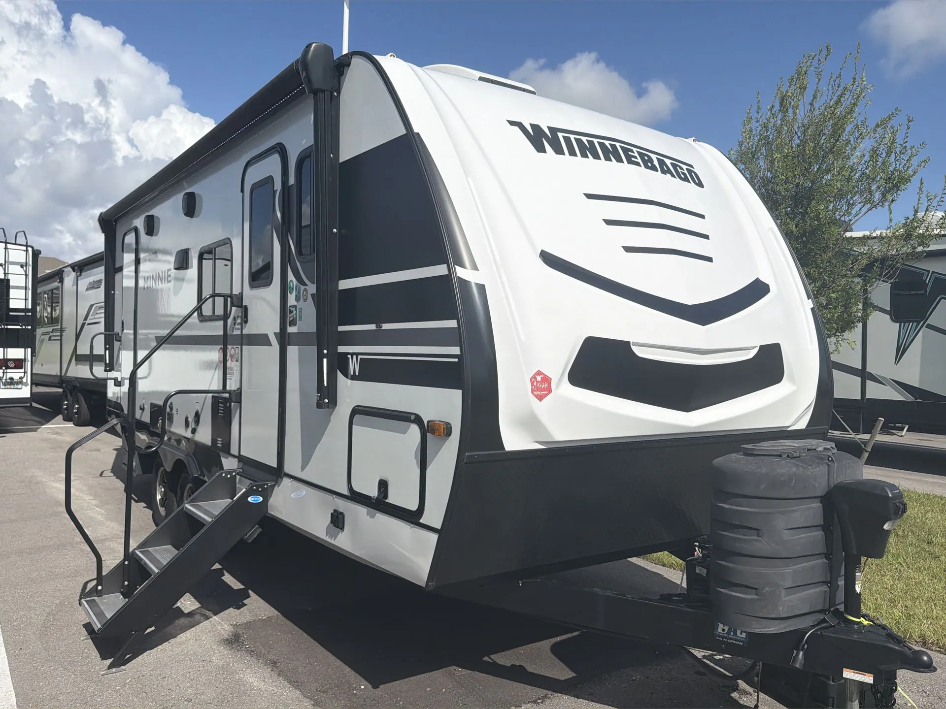 2025 Winnebago Minnie 2326RB - Photo 2