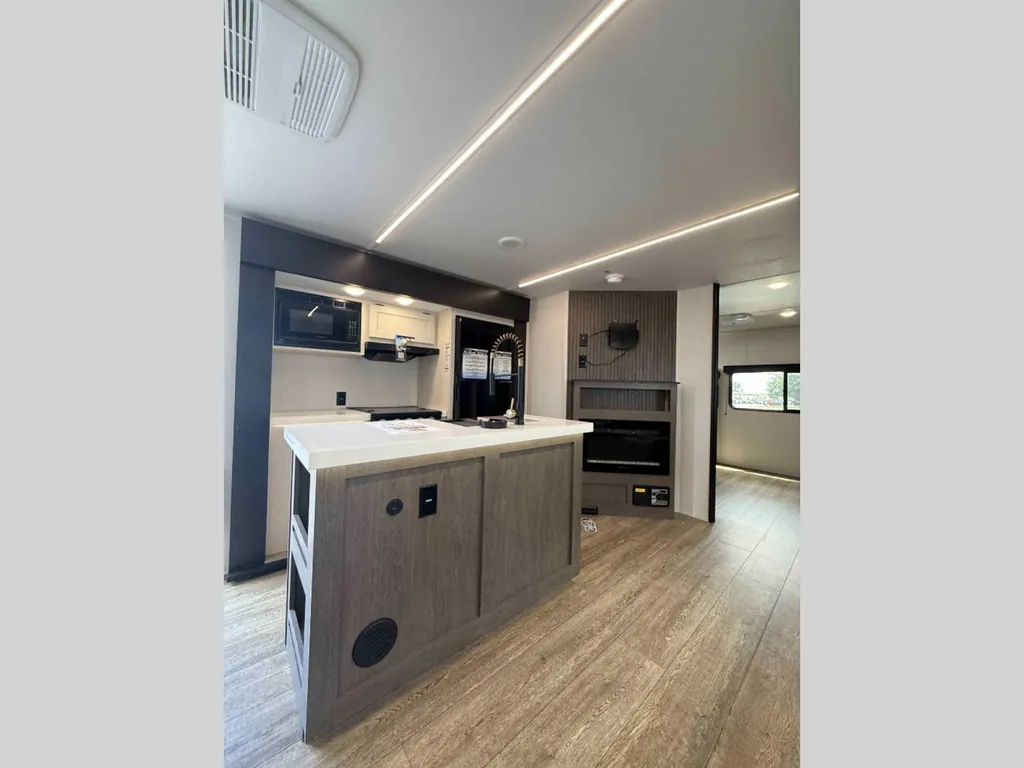 2026 Forest River Cherokee Alpha Wolf 33BH, Photos photo 21