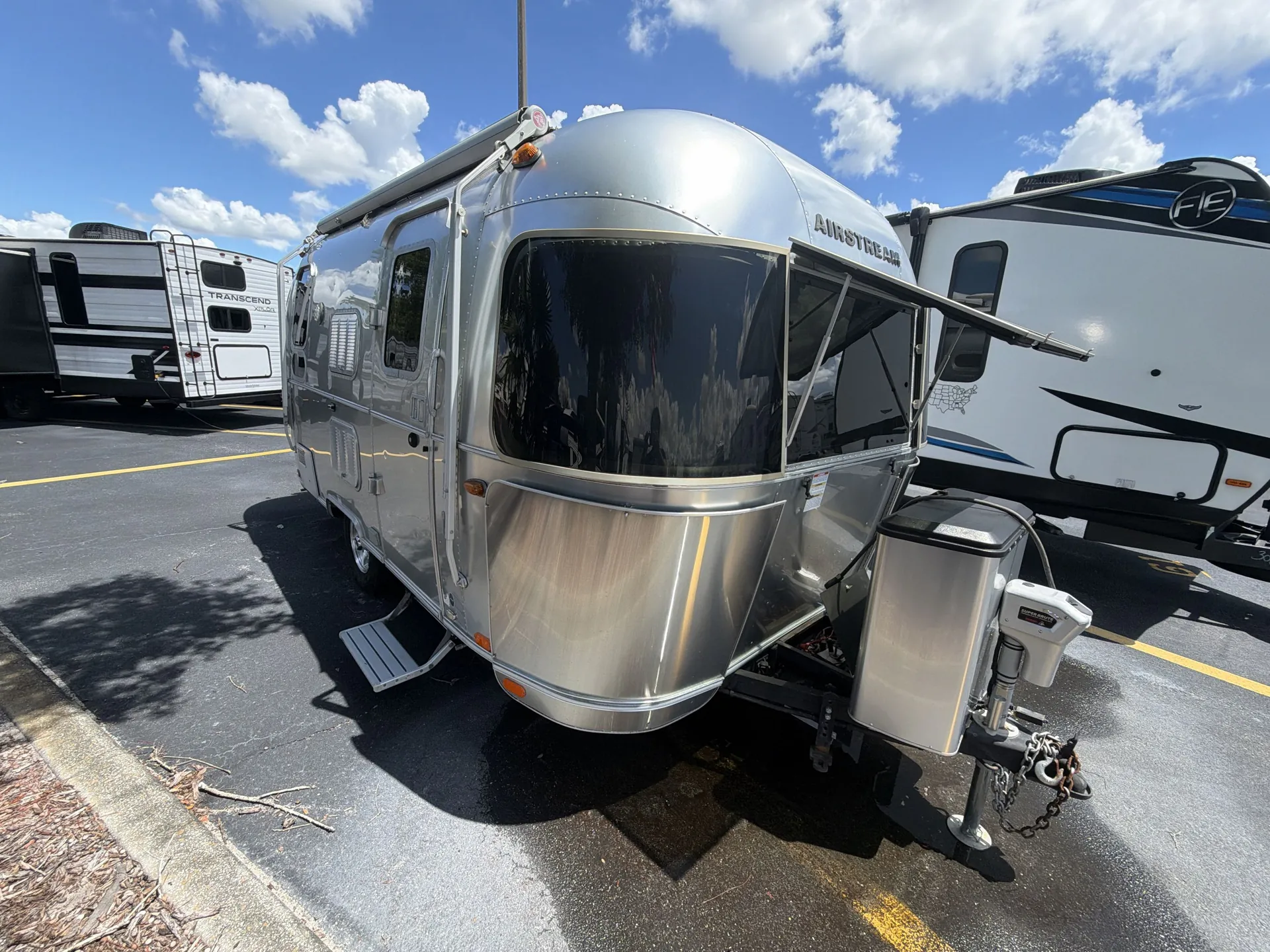 2019 Airstream Flying Cloud 19CB - Photo 2