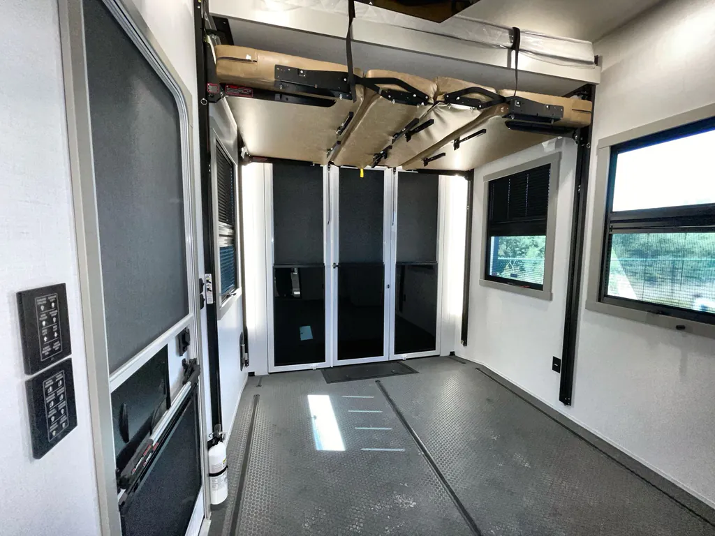 2026 Brinkley Model G 4100, Photos photo 28