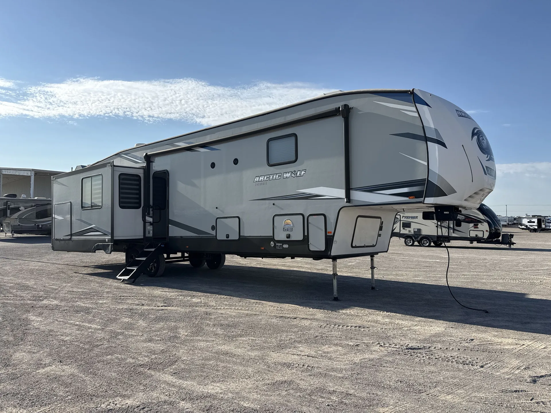 2022 Forest River Cherokee Arctic Wolf 3660 SUITE - Photo 2