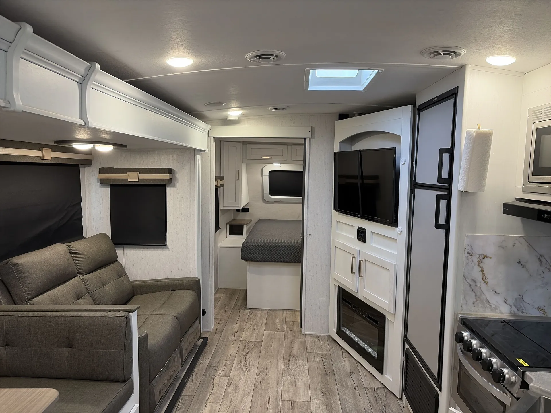 2022 Dutchmen Astoria 2703RB — living area main