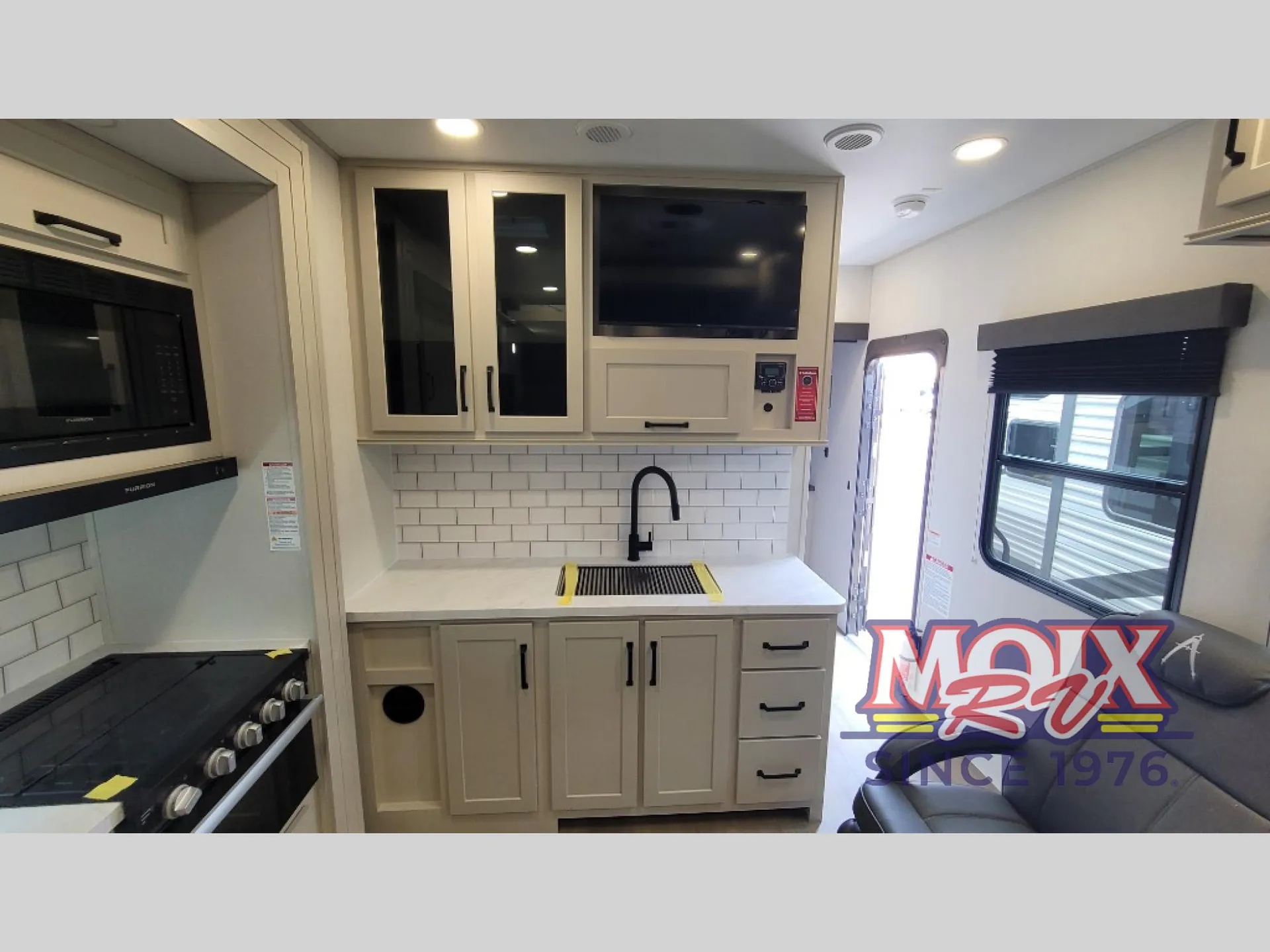 2027 Grand Design Momentum G-Class 25G - Photo 4