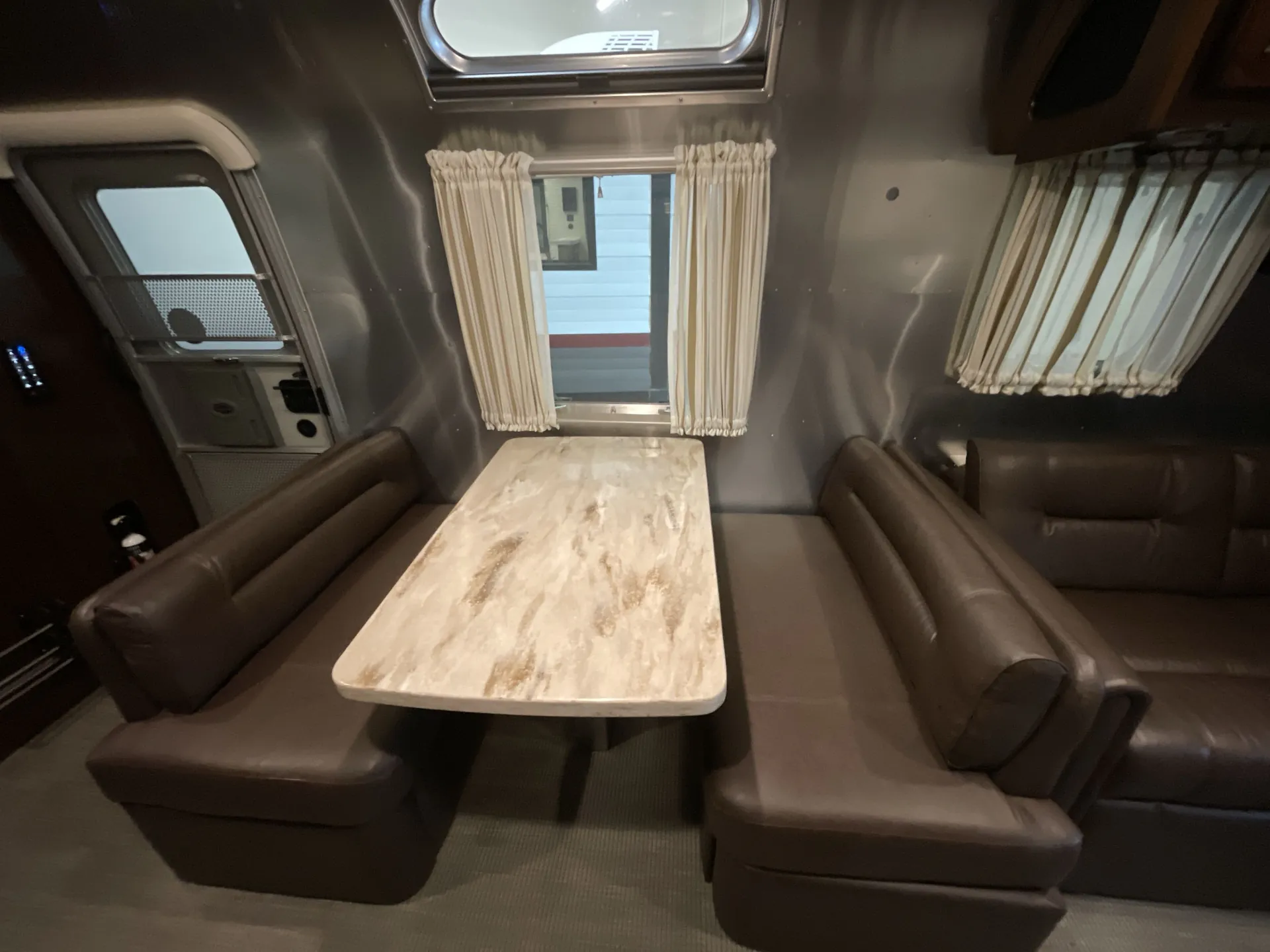 2018 Airstream Classic 33FB Twin — living area main